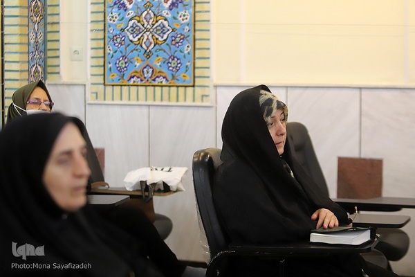 کرسی تلاوت قرآن بانوان خوزستانی