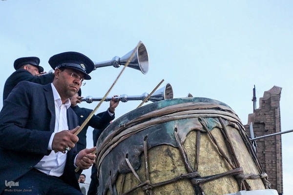 نقاره زنی در امامزاده جعفر(ع) یزد‎