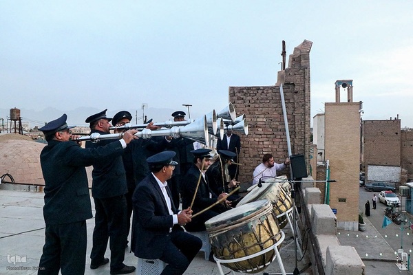 نقاره زنی در امامزاده جعفر(ع) یزد‎