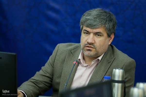 مصطفی زمانیان، رئیس مرکز بررسی‌های استراتژیک ریاست جمهوری در اختتامیه دومین جشنواره تحقیقات شعب ایسپا