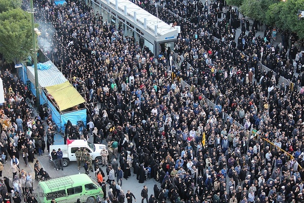 اجتماع مردم مشهد برای شهادت خادم‌الرضا(ع)