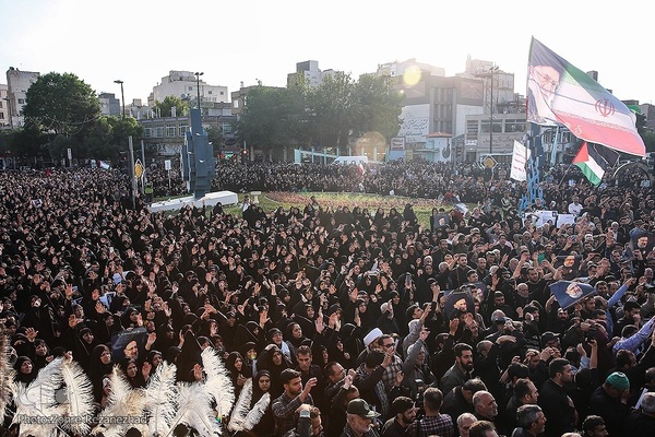 اجتماع مردم مشهد برای شهادت خادم‌الرضا(ع)