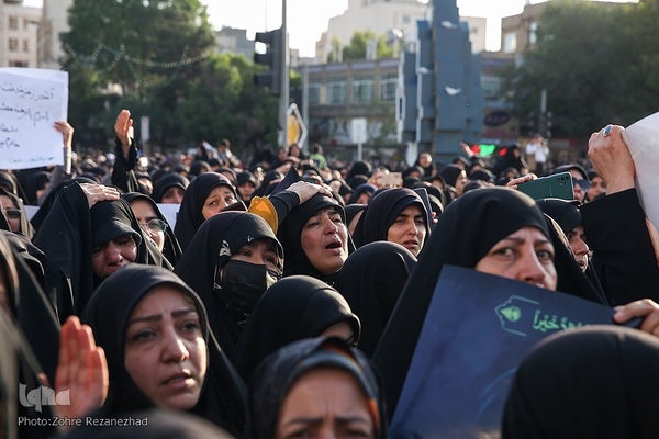 اجتماع مردم مشهد برای شهادت خادم‌الرضا(ع)