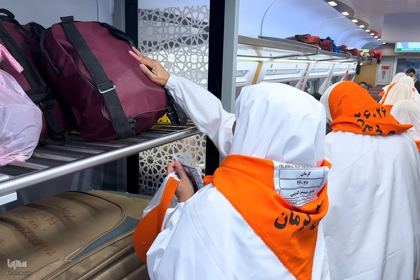 بدرقه زایران کشورمان از مدینه به مکه با قطار سریع السیر
