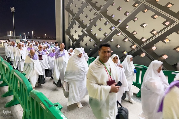 بدرقه زایران کشورمان از مدینه به مکه با قطار سریع السیر