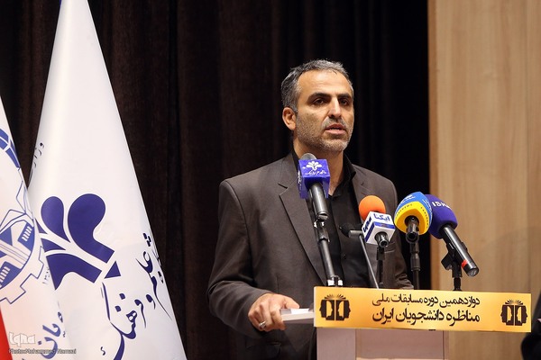 علیرضا کلانتر مهرجردی، معاون فرهنگی جهاددانشگاهی در افتتاحیه مسابقات ملی مناظره دانشجویان