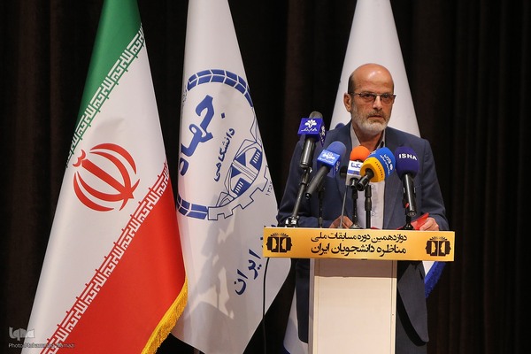 حسن مسلمی‌نائینی، رئیس جهاددانشگاهی در افتتاحیه مسابقات ملی مناظره دانشجویان