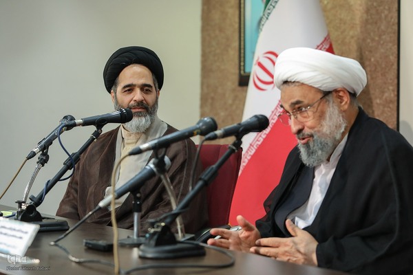 نشست صد کتاب ماندگار قرن