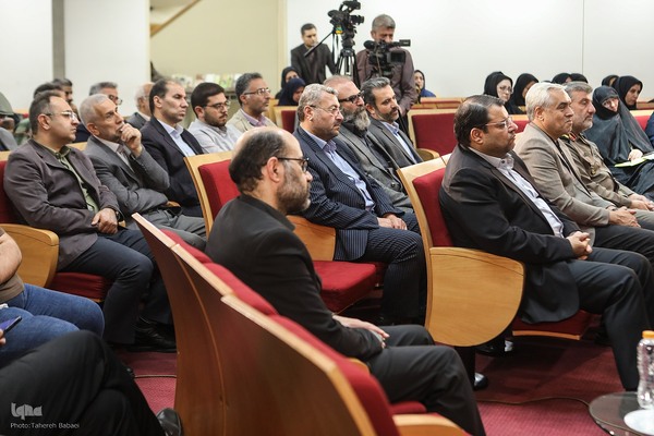 نشست صد کتاب ماندگار قرن