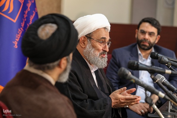 نشست صد کتاب ماندگار قرن