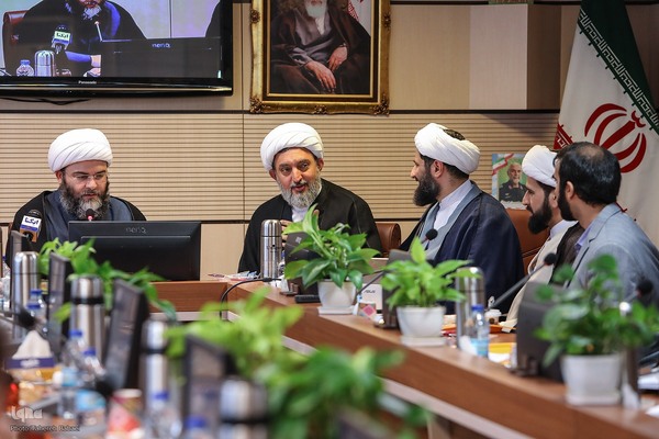 نشست هم‌اندیشی استادان تدبر در قرآن کریم