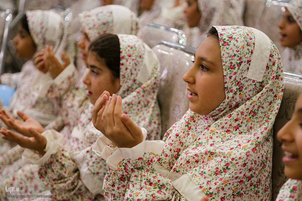 جشن تکلیف دختران در حرم سیدعلاءالدین حسین(ع)