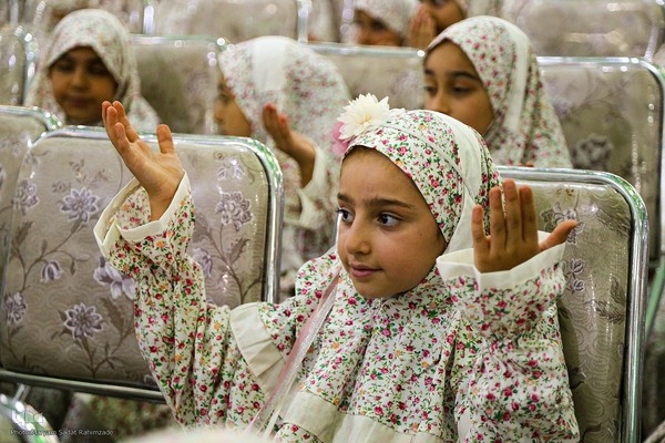 جشن تکلیف دختران در حرم سیدعلاءالدین حسین(ع)