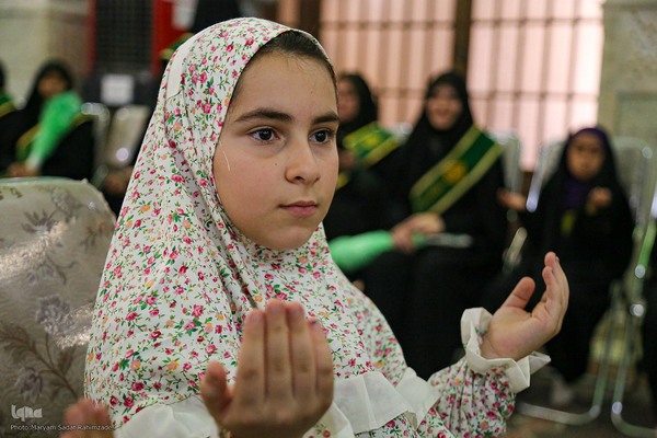 جشن تکلیف دختران در حرم سیدعلاءالدین حسین(ع)