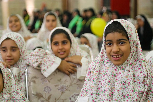 جشن تکلیف دختران در حرم سیدعلاءالدین حسین(ع)