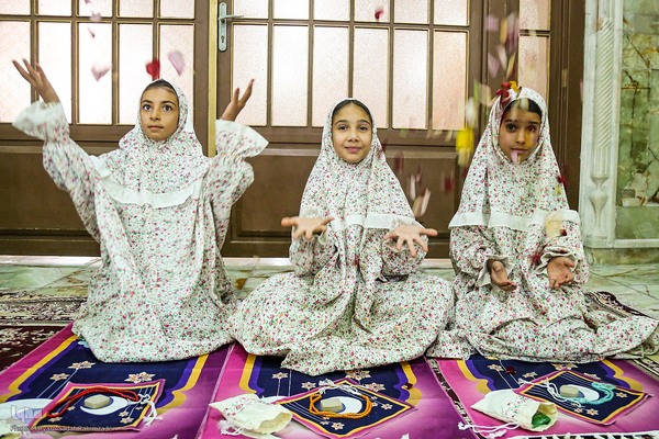 جشن تکلیف دختران در حرم سیدعلاءالدین حسین(ع)