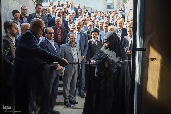 هانیه سادات رئیسی در آئین افتتاح سالن اجلاس دانشگاه تهران