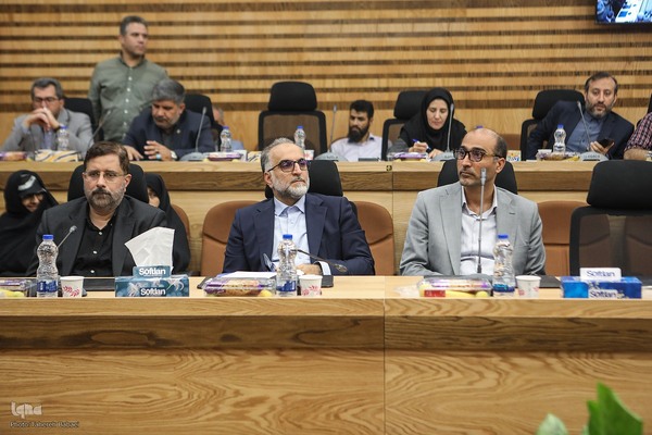 نشست «یک دهه سخن رهبر حکیم انقلاب اسلامی با جوانان آمریکا و اروپا»