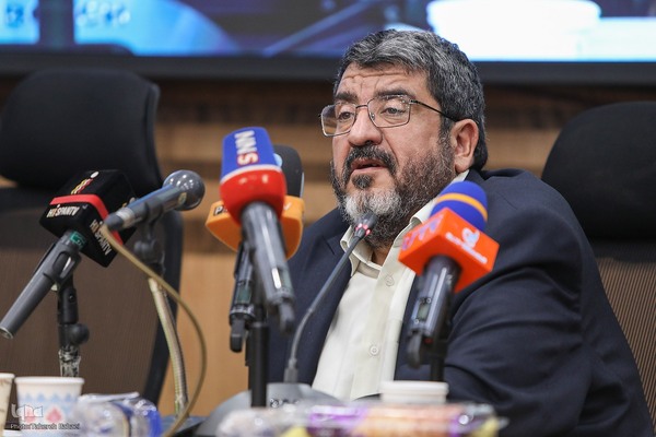 فواد ایزدی نشست «یک دهه سخن رهبر حکیم انقلاب اسلامی با جوانان آمریکا و اروپا»