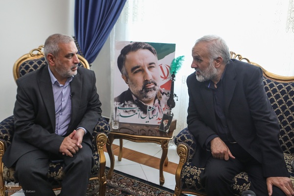 دیدار جامعه قرآنی با خانواده شهید اسماعیل احمدی