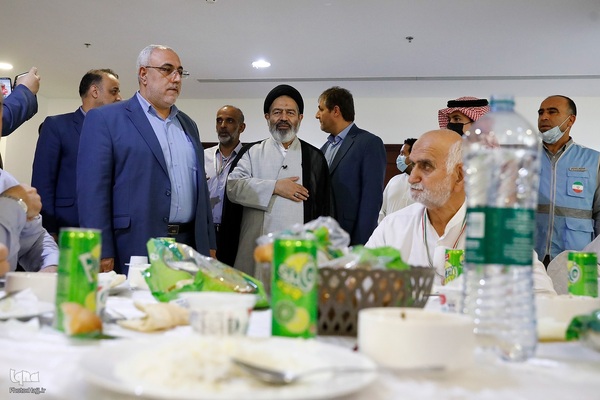 دیدار صمیمی سرپرست حجاج ایرانی با زائران کشورمان در مکه مکرمه