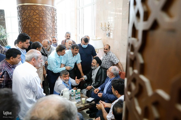 دیدار صمیمی سرپرست حجاج ایرانی با زائران کشورمان در مکه مکرمه