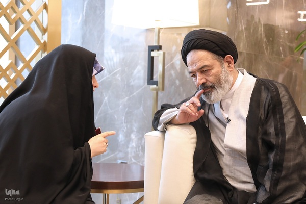 دیدار صمیمی سرپرست حجاج ایرانی با زائران کشورمان در مکه مکرمه