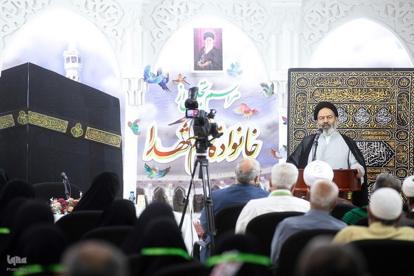 مراسم تجلیل از خانواده معظم شهدا