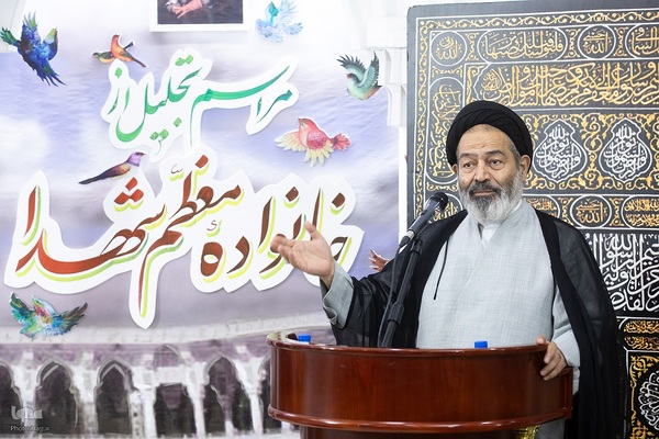 مراسم تجلیل از خانواده معظم شهدا