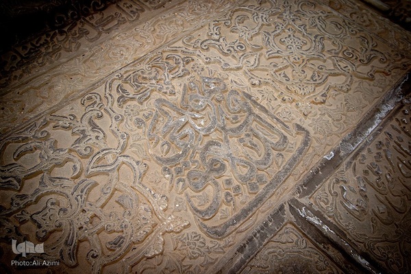 تخت فولاد؛ سرزمین نماد‌ها و نشانه‌ها