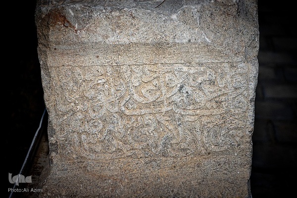 تخت فولاد؛ سرزمین نماد‌ها و نشانه‌ها