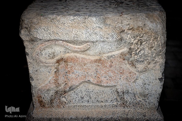 تخت فولاد؛ سرزمین نماد‌ها و نشانه‌ها