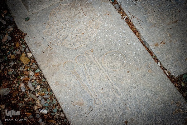 تخت فولاد؛ سرزمین نماد‌ها و نشانه‌ها