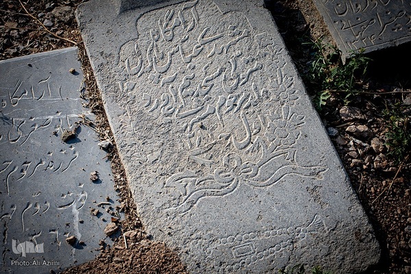 تخت فولاد؛ سرزمین نماد‌ها و نشانه‌ها