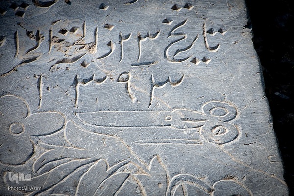 تخت فولاد؛ سرزمین نماد‌ها و نشانه‌ها