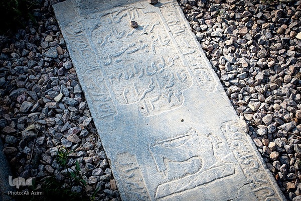 تخت فولاد؛ سرزمین نماد‌ها و نشانه‌ها