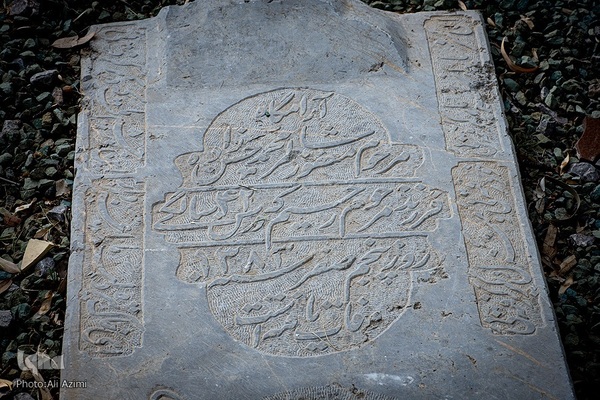 تخت فولاد؛ سرزمین نماد‌ها و نشانه‌ها