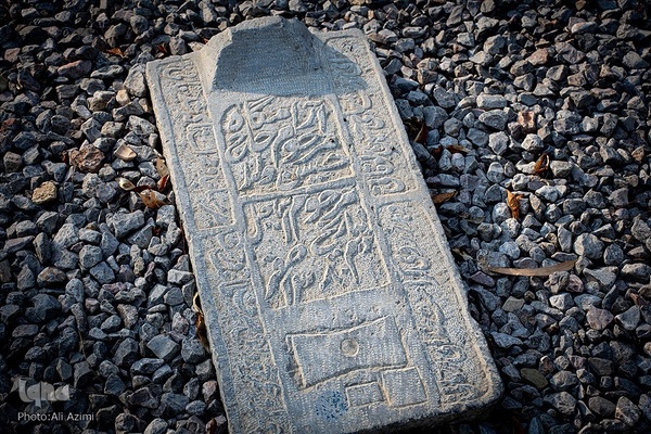 تخت فولاد؛ سرزمین نماد‌ها و نشانه‌ها