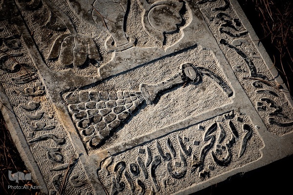 تخت فولاد؛ سرزمین نماد‌ها و نشانه‌ها