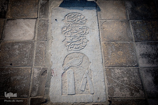 تخت فولاد؛ سرزمین نماد‌ها و نشانه‌ها