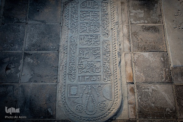 تخت فولاد؛ سرزمین نماد‌ها و نشانه‌ها