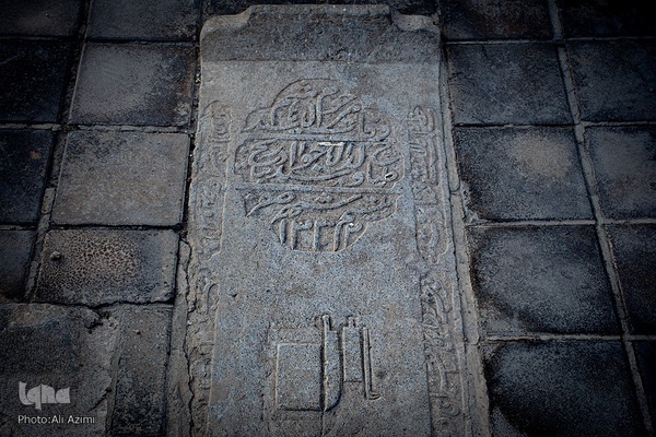 تخت فولاد؛ سرزمین نماد‌ها و نشانه‌ها