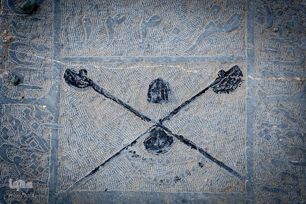 تخت فولاد؛ سرزمین نماد‌ها و نشانه‌ها