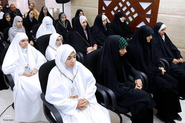 دیدار صمیمی با نوجوانان و جوانان حج گزار