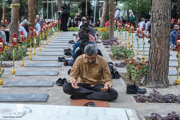مراسم پرفیض دعای عرفه در گلزار شهدا تهران