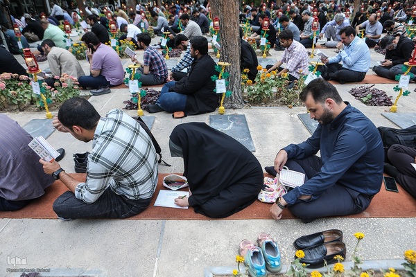 مراسم پرفیض دعای عرفه در گلزار شهدا تهران