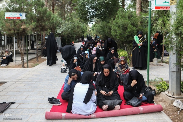 مراسم پرفیض دعای عرفه در گلزار شهدا تهران