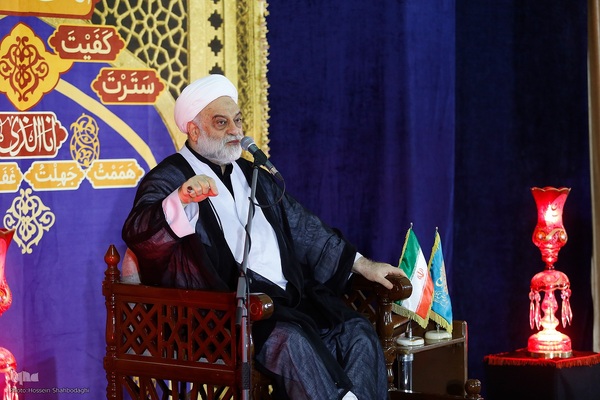 قرائت دعای عرفه در مسجد مقدس جمکران