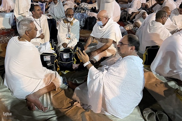 وقوف زائران بیت‌الله‌الحرام در سرزمین مشعرالحرام