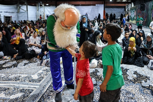 «ضیافت غدیر با حضورایتام و فرزندان محسنین تحت حمایت کمیته امداد استان تهران»